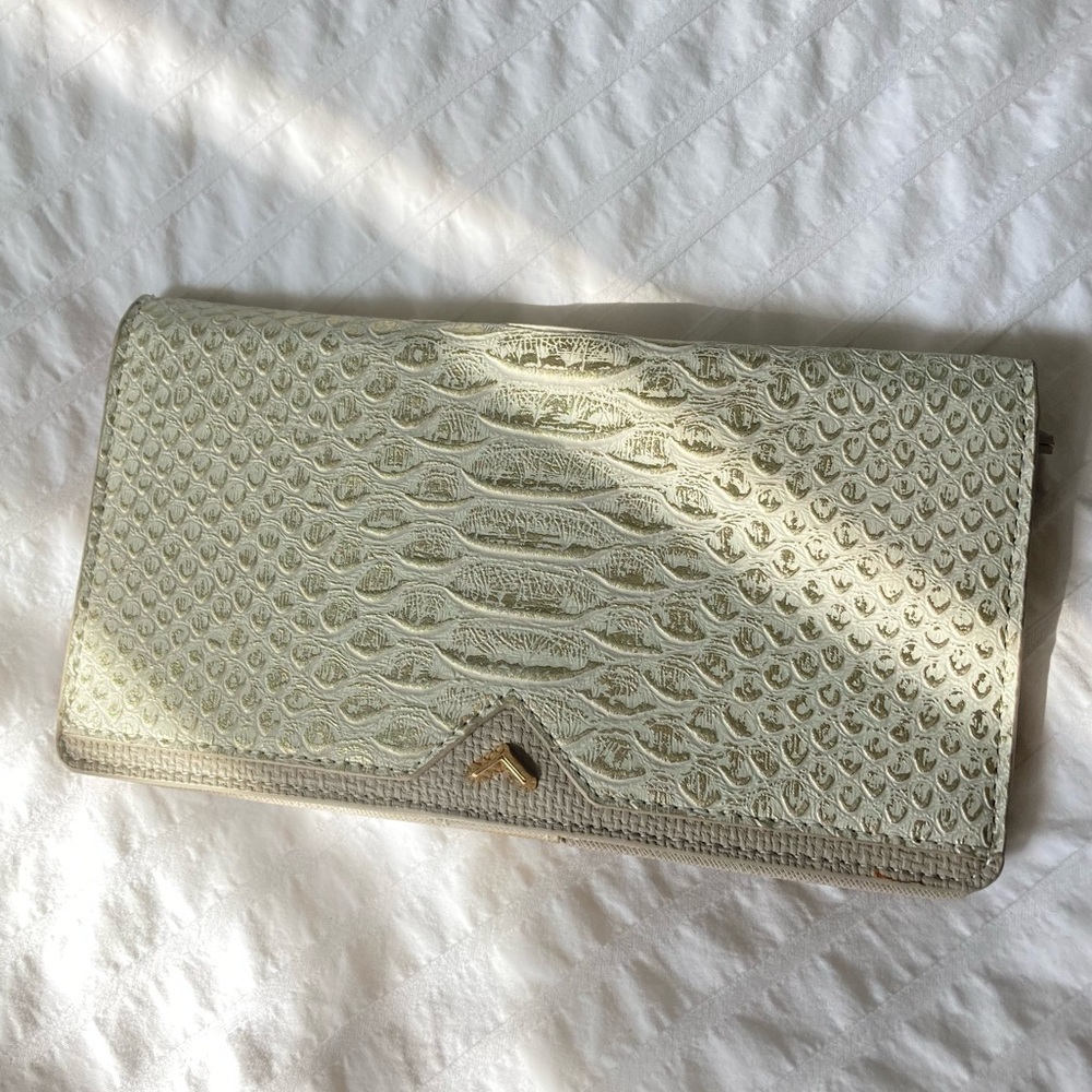 Stella & Dot Soho Tech Wallet